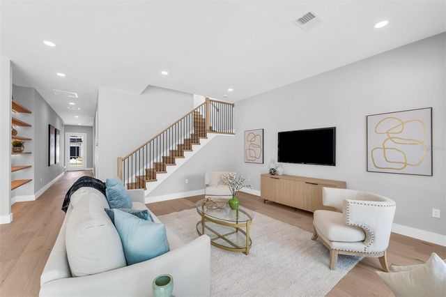 2422 MUSSELWHITE AVENUE, Orlando, FL 32804