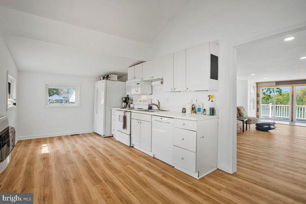 Image 2 of property listing at 7801 WATERVIEW, Baltimore, MD 21226