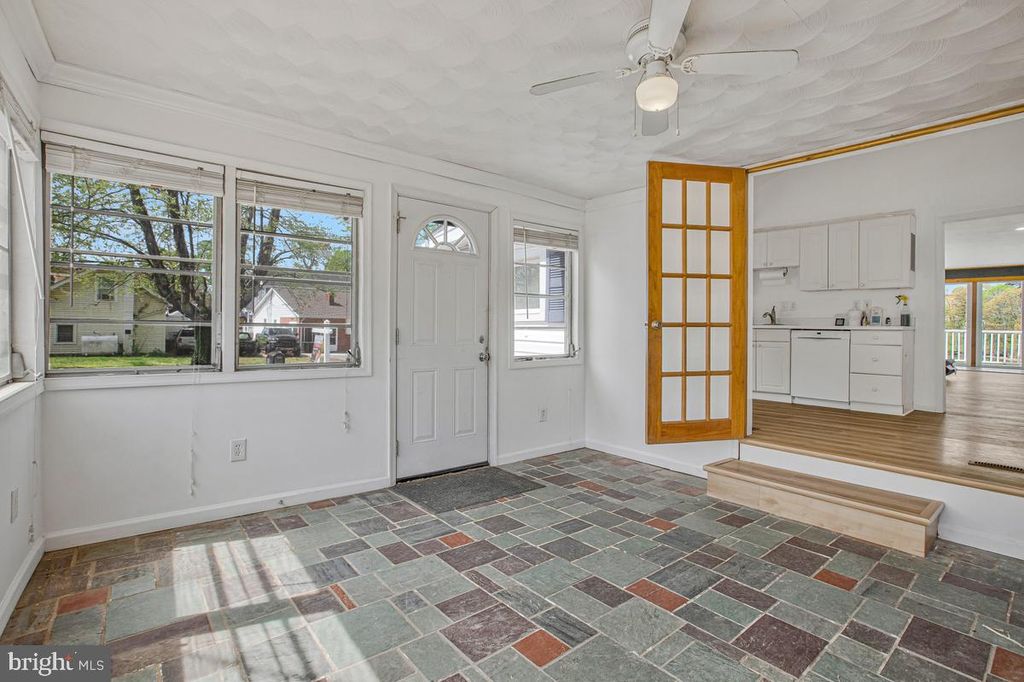 Image 11 of property listing at 7801 WATERVIEW, Baltimore, MD 21226