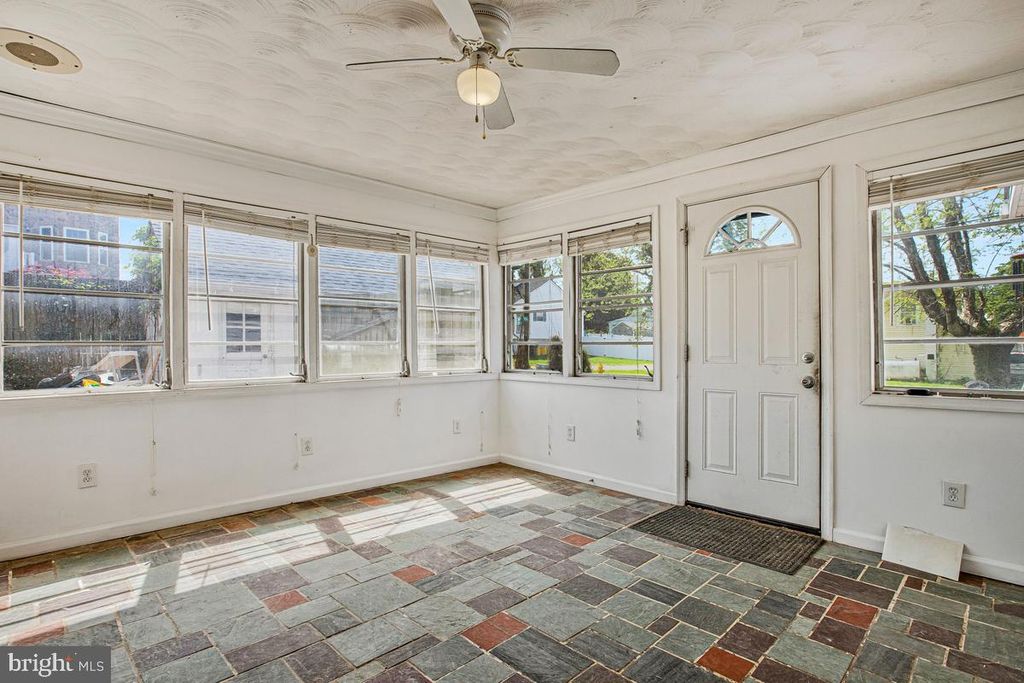 Image 13 of property listing at 7801 WATERVIEW, Baltimore, MD 21226