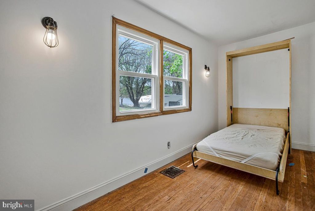 Image 15 of property listing at 7801 WATERVIEW, Baltimore, MD 21226