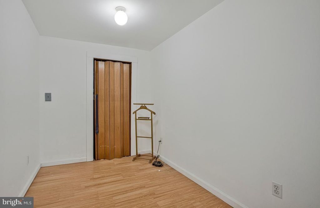 Image 18 of property listing at 7801 WATERVIEW, Baltimore, MD 21226