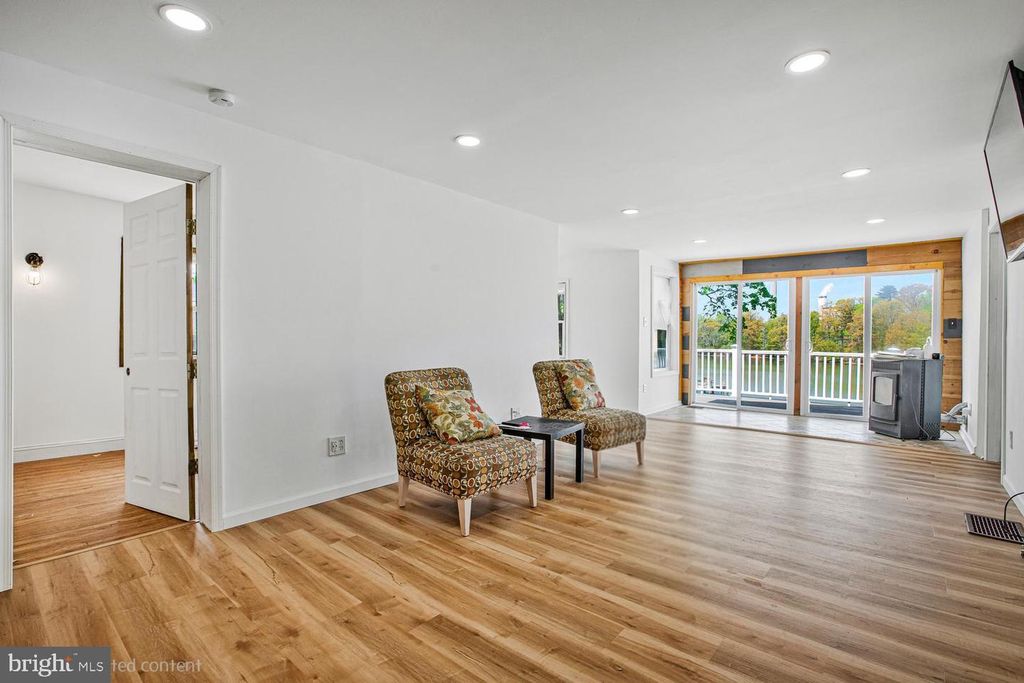 Image 3 of property listing at 7801 WATERVIEW, Baltimore, MD 21226