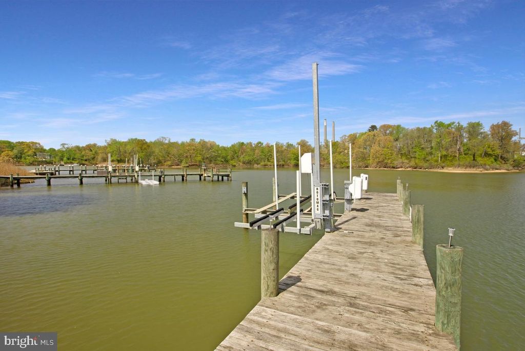 Image 4 of property listing at 7801 WATERVIEW, Baltimore, MD 21226