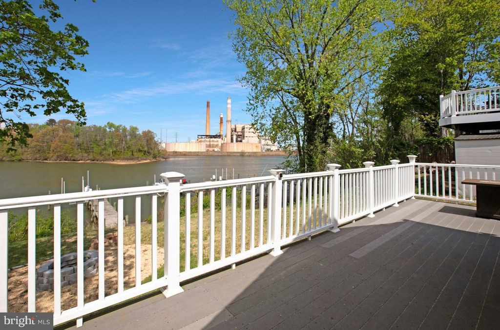 Image 37 of property listing at 7801 WATERVIEW, Baltimore, MD 21226