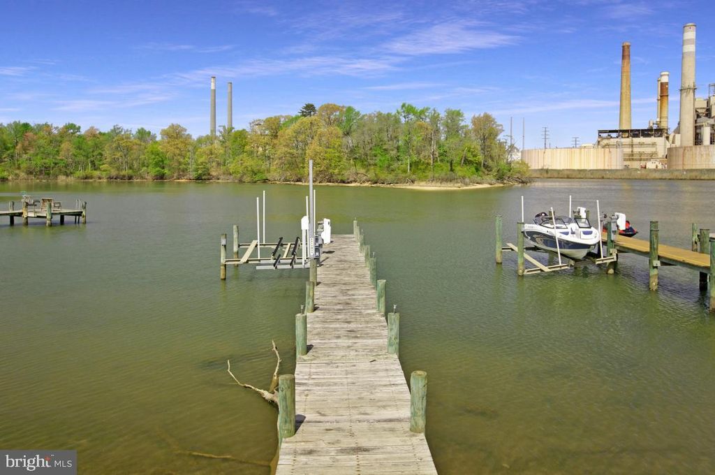 Image 38 of property listing at 7801 WATERVIEW, Baltimore, MD 21226