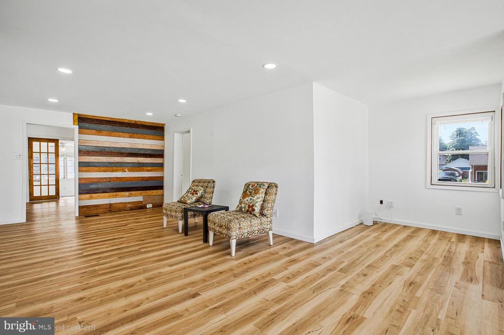 Image 10 of property listing at 7801 WATERVIEW, Baltimore, MD 21226