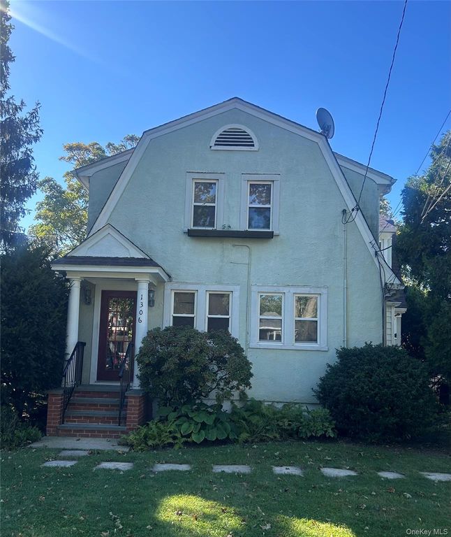 1306 Potter Boulevard, Bay Shore, NY 11706 — exterior