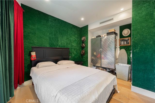 2239 Laurel Canyon, Los Angeles, CA 90046