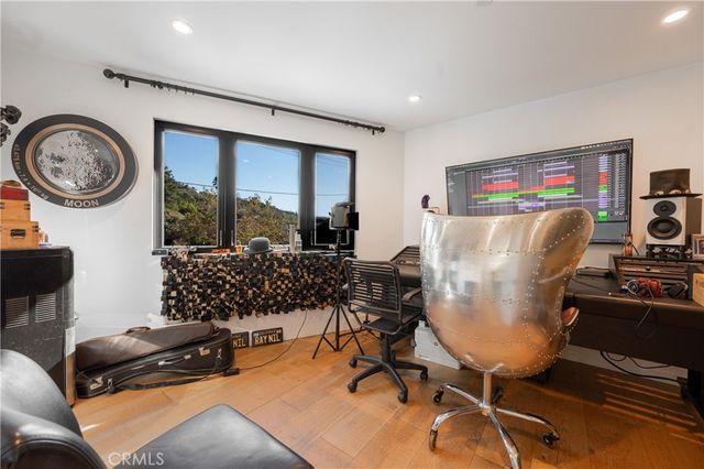 2239 Laurel Canyon, Los Angeles, CA 90046