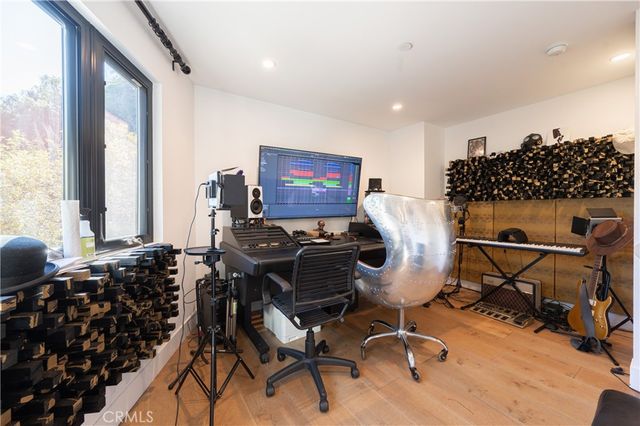 2239 Laurel Canyon, Los Angeles, CA 90046
