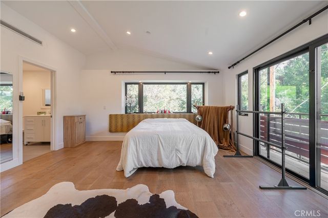 2239 Laurel Canyon, Los Angeles, CA 90046