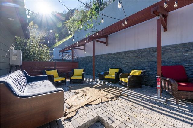 2239 Laurel Canyon, Los Angeles, CA 90046