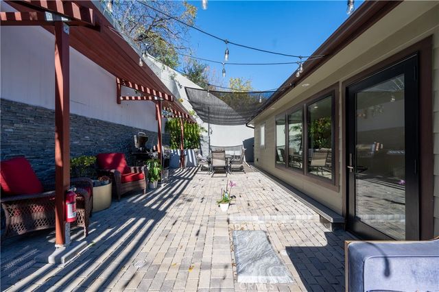 2239 Laurel Canyon, Los Angeles, CA 90046