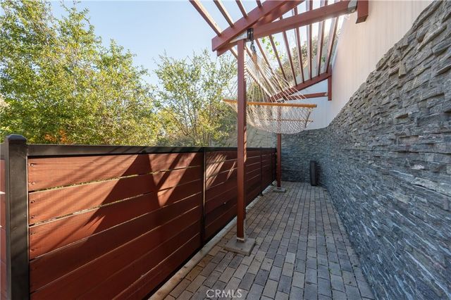 2239 Laurel Canyon, Los Angeles, CA 90046