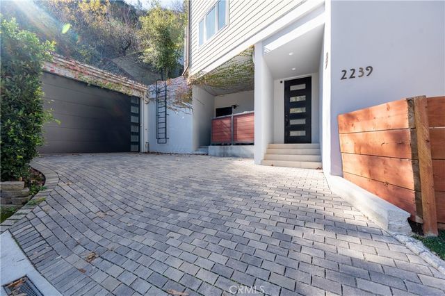 2239 Laurel Canyon, Los Angeles, CA 90046