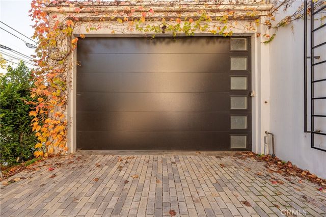 2239 Laurel Canyon, Los Angeles, CA 90046