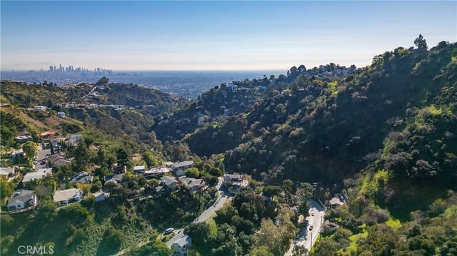 2239 Laurel Canyon, Los Angeles, CA 90046