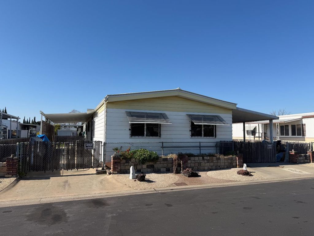 7406 Pardis Ln, Sacramento, CA 95828