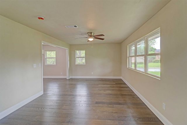 1245 Whispering Court, Dallas, TX 75241