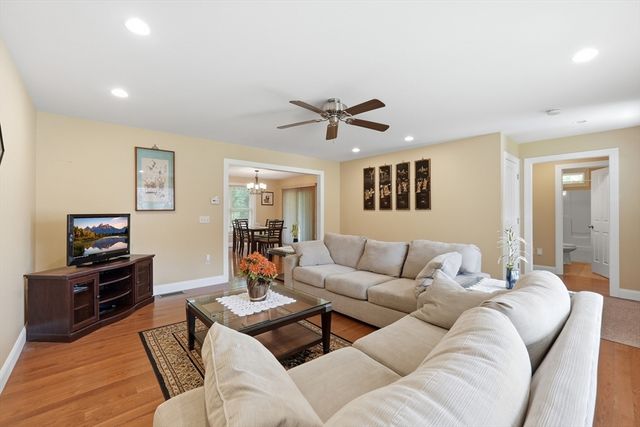 2 Dogwood Dr, Belchertown, MA 01007