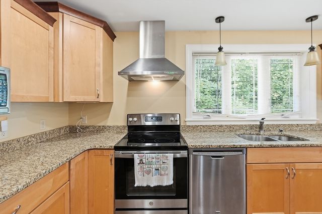 2 Dogwood Dr, Belchertown, MA 01007