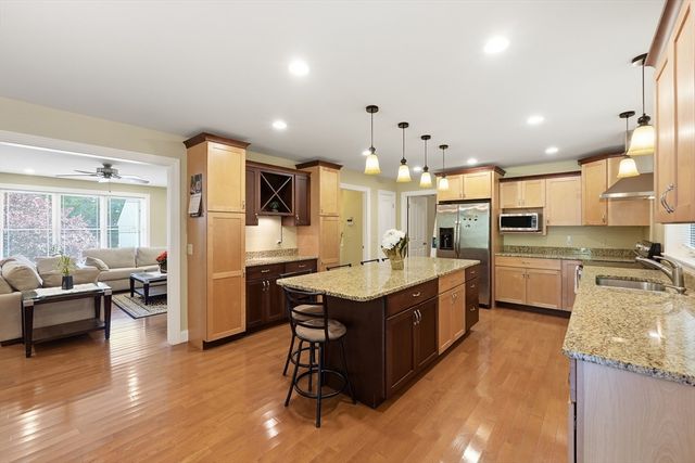 2 Dogwood Dr, Belchertown, MA 01007