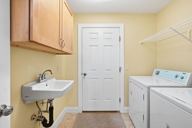 2 Dogwood Dr, Belchertown, MA 01007