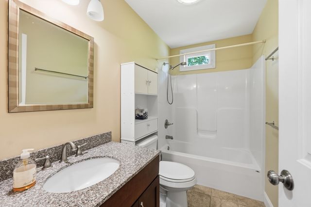 2 Dogwood Dr, Belchertown, MA 01007