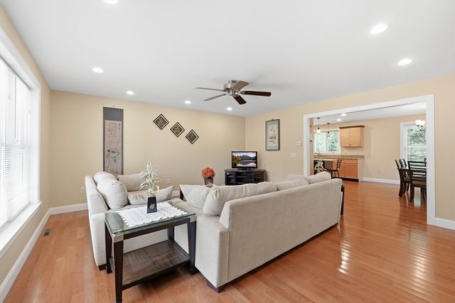 2 Dogwood Dr, Belchertown, MA 01007