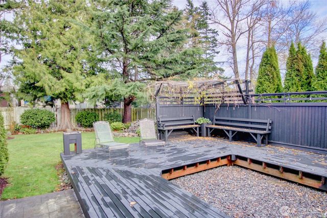 660 Leroy Place, Bellingham, WA 98226