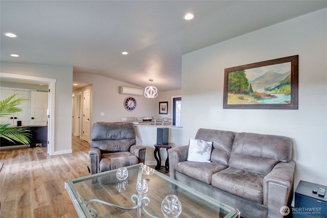 660 Leroy Place, Bellingham, WA 98226