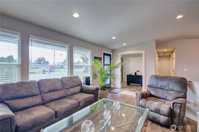 660 Leroy Place, Bellingham, WA 98226