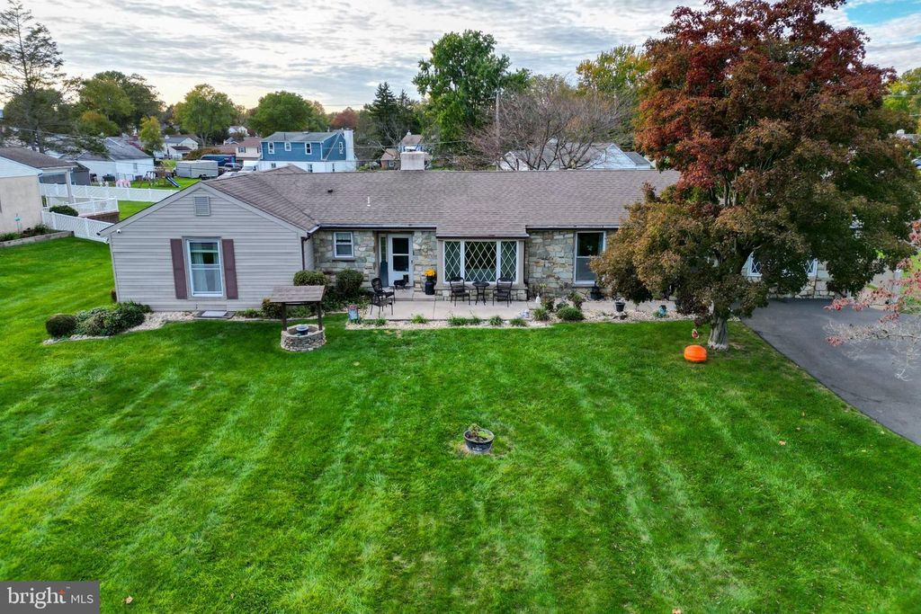 103 S EASTVIEW AVE, FEASTERVILLE-TREVOSE, PA 19053 — exterior