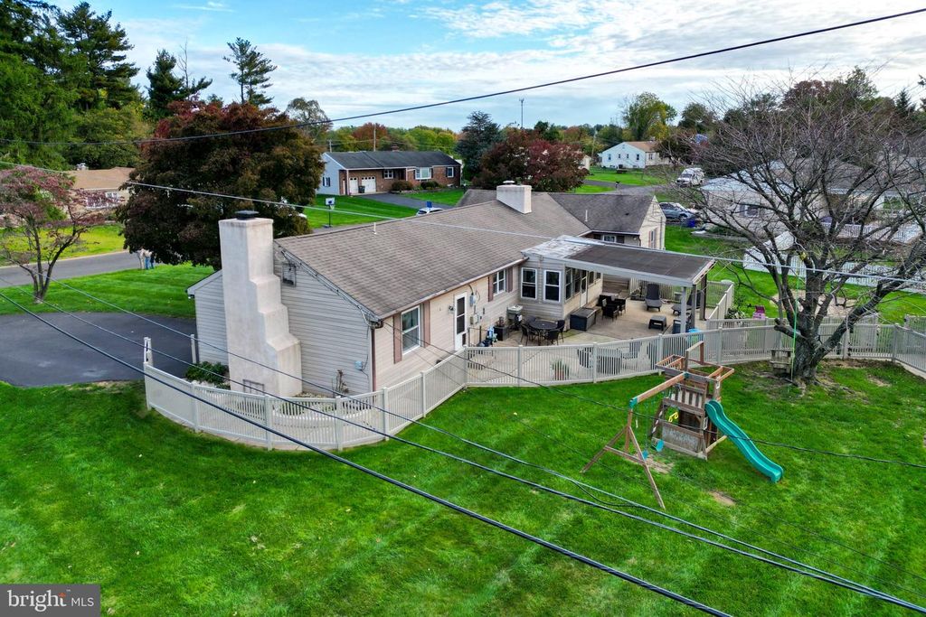 103 S EASTVIEW AVE, FEASTERVILLE-TREVOSE, PA 19053 — photo 4
