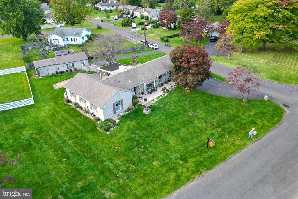 103 S EASTVIEW AVE, FEASTERVILLE-TREVOSE, PA 19053 — photo 5