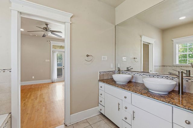 1305 Cometa ST, Austin, TX 78721