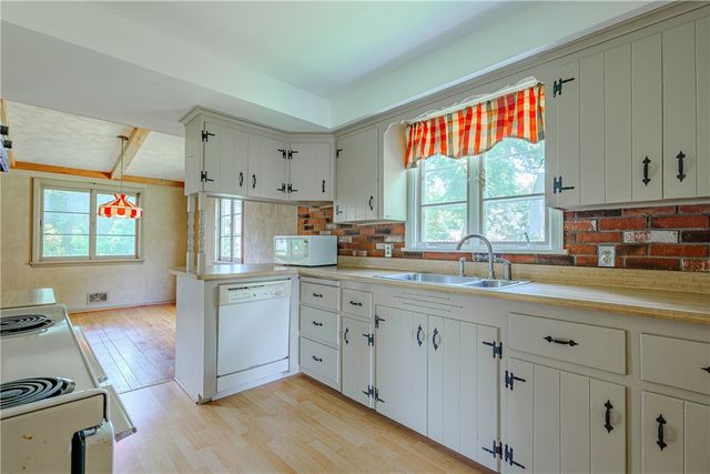 33 Irving Road, Brighton, NY 14618