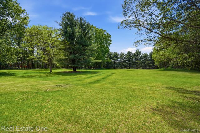 1765 Rowe Road, Highland Charter Township, MI 48380