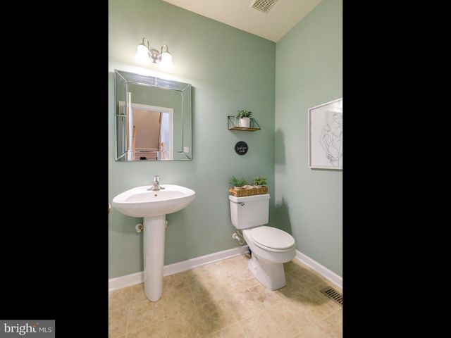 2720 SHELBURNE RD, Downingtown, PA 19335