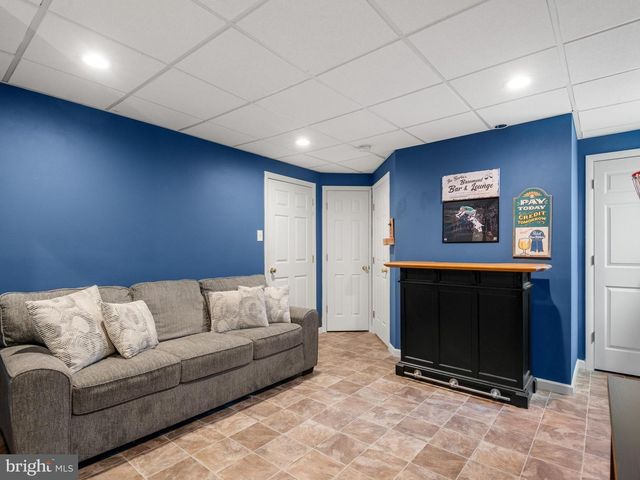 2720 SHELBURNE RD, Downingtown, PA 19335