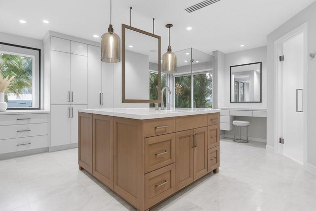 615 Idlewyld Drive, Fort Lauderdale, FL 33301