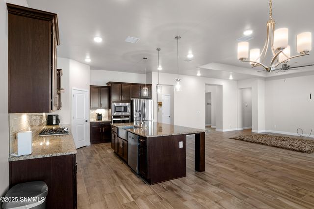 380 Leghorn Loop, Las Cruces, NM 88007