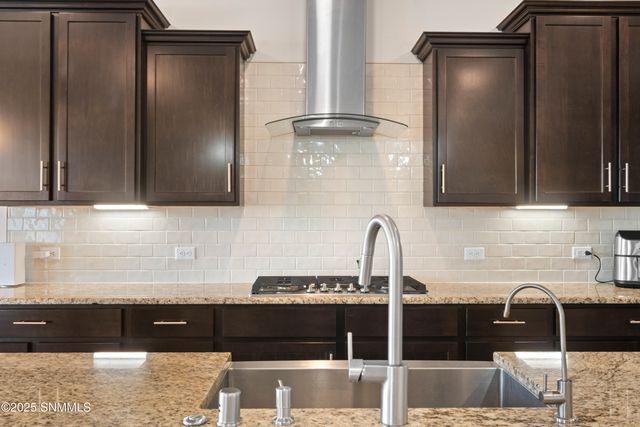 380 Leghorn Loop, Las Cruces, NM 88007