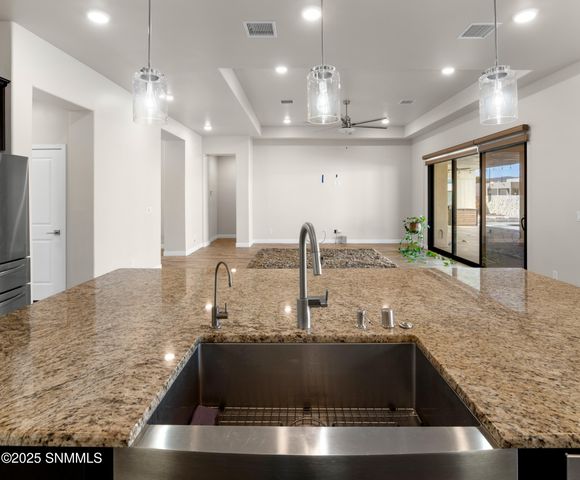 380 Leghorn Loop, Las Cruces, NM 88007