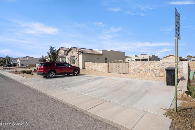 380 Leghorn Loop, Las Cruces, NM 88007