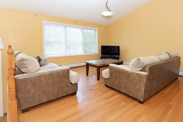 16 Sherwood Rd, Worcester, MA 01602