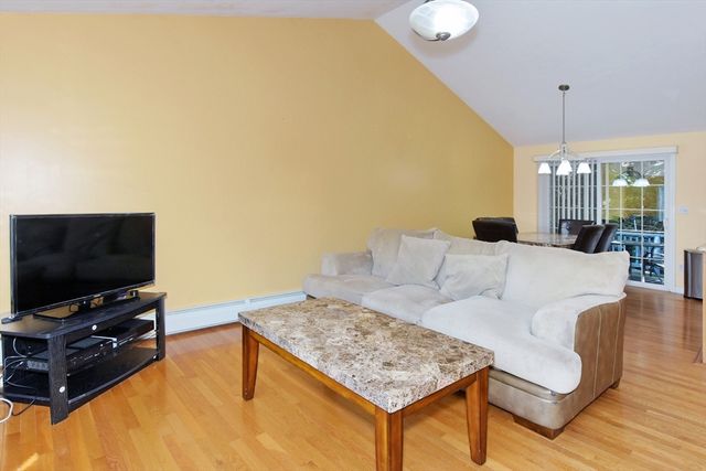 16 Sherwood Rd, Worcester, MA 01602