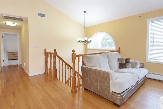 16 Sherwood Rd, Worcester, MA 01602