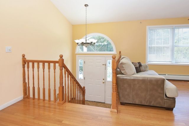 16 Sherwood Rd, Worcester, MA 01602